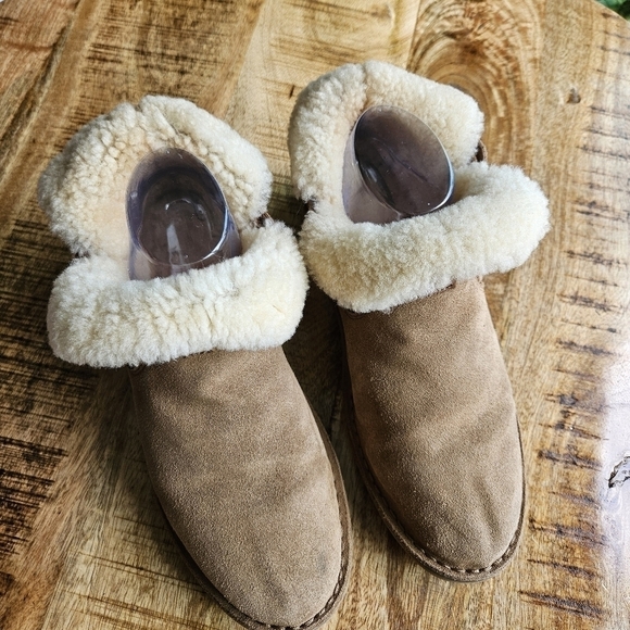 UGG Elisa Boots Women’s Brown Ankle Booties Sheepskin Suede Shearling Size 9.5M - Picture 2 of 13